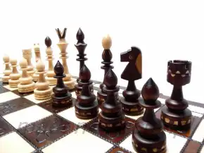 Көркем ағаш шахмат жинағы